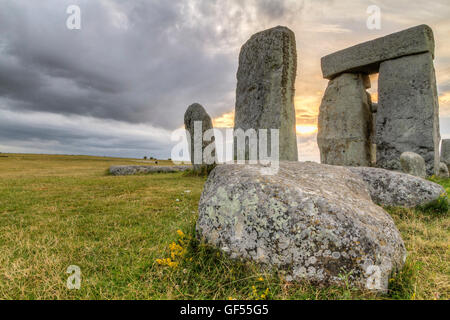 Stonehenge, en Angleterre, au coucher du soleil Banque D'Images