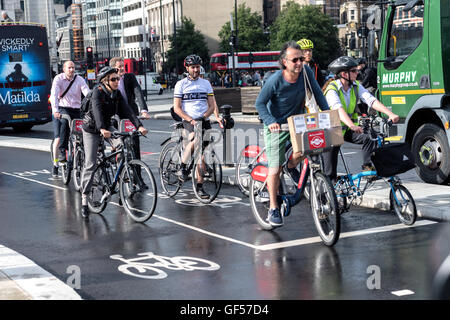 Cycliste à Londres Banque D'Images