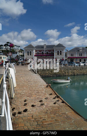 La vue de St Aubins pictursque port à marée haute, Jersey, Channel Islands Banque D'Images