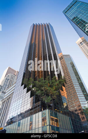 Trump Tower de Manhattan large angel view Banque D'Images