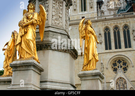 Cathédrale de Zagreb sur Kaptol est une institution catholique et pas seulement le plus haut bâtiment de la Croatie, mais aussi la plus monum Banque D'Images