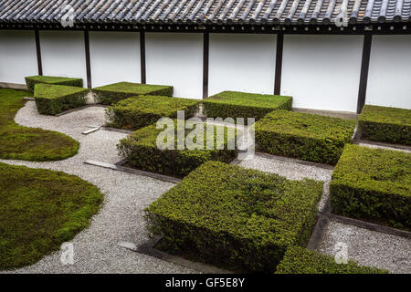 Jardin de l'Ouest tōfuku-ji a un style doux composé de mousses et d'arbustes azalées taillées dans un motif à damiers Banque D'Images