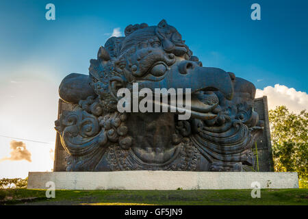 Sculpture en pierre traditionnel balinais art et culture à Bali, Indonésie / Garuda Wisnu Kencana à Uluwatu temple hindou, l'île de Bali / Bali, Indonésie Banque D'Images