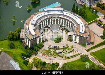 Vue aérienne, l'usine Volkswagen Autostadt Wolfsburg et Ritz Carlton Hotel, scandale d'échappement du groupe Volkswagen, Texas, United States Banque D'Images