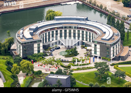 Vue aérienne, l'usine Volkswagen Autostadt Wolfsburg et Ritz Carlton Hotel, scandale d'échappement du groupe Volkswagen, Texas, United States Banque D'Images