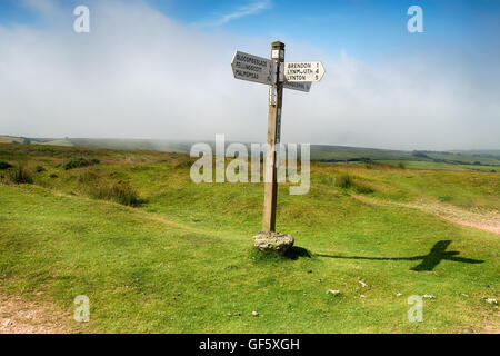 Un panneau à Cross Gate sur Exmoor National Park à Somerset Banque D'Images