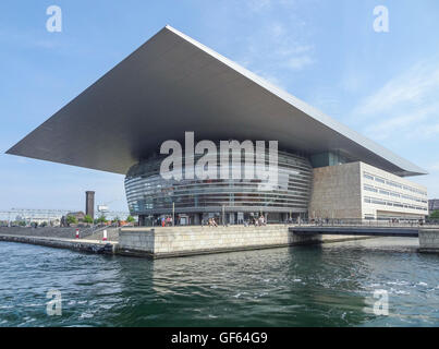 Avec vue magnifique au bord de l'Opéra de Copenhague à Copenhague, la capitale du Danemark Banque D'Images