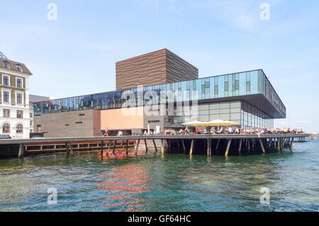 Vue magnifique au bord de l'eau, y compris le Théâtre Royal Danois à Copenhague, la capitale du Danemark Banque D'Images