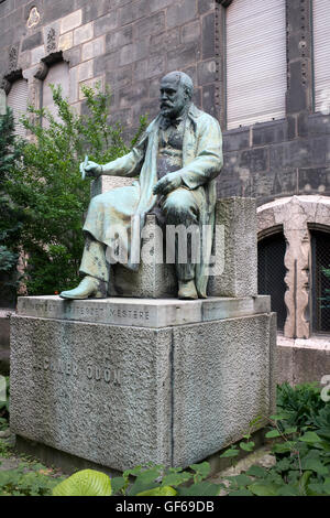 Statue de l'architecte Odon Lechner sur Ulloi ut Banque D'Images