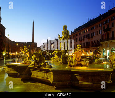 Piazza Navona, au crépuscule, Rome, Latium, Italie Banque D'Images