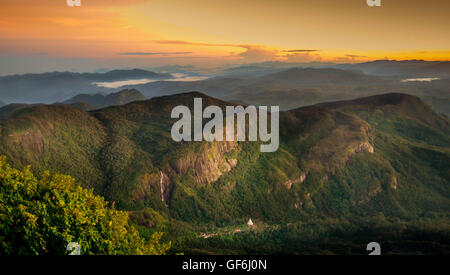 Adams peak, d'Asie, amazing, high angle view, horizontal, paysage, lumière, Sri Lanka montagnes, mystère, sri padaya, voyageur Banque D'Images