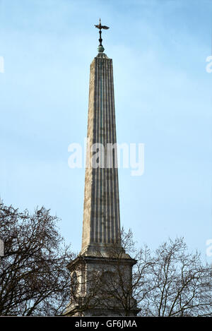 Vieille rue Saint Luc, l'obélisque spire. Probablement conçu Nicholas Hawksmoor, 1727-1733. Banque D'Images