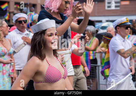 Toronto, CA - 3 juillet 2016 : Les participants à la parade de la fierté gaie de Toronto 2016 Banque D'Images