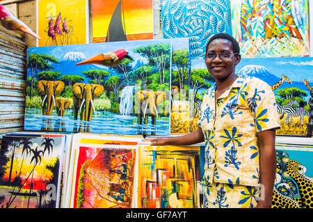 Peintures Tingatinga dans art shop, Centre Tingatinga, Oyster Bay, Dar-es-Salaam, Tanzanie Banque D'Images