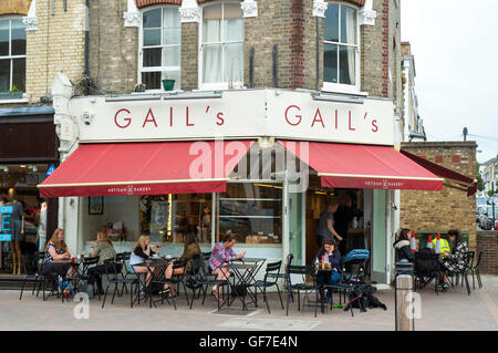 Northcote Road, SW11, London, UK, Gails en boulangerie artisanale Northcote road Battersea appelé Nappy Vallée, populaire auprès des jeunes mères . Banque D'Images