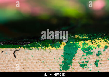 La toile et les textures sur la peinture à l'huile verte. Peintures de couleur jaune et noir au mélange de toile, utilisation d'huiles lourdes couches Banque D'Images