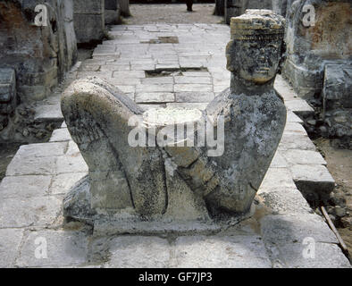 Le Mexique. Chichen Itza. Temple de guerrier. Chac Mool sacrifical Enrance avec pierre. 900-1200 AD. Maya-Toltec. Yucatan. Banque D'Images
