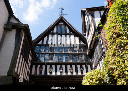 Greyfriars' House and Gardens : en regardant vers la chambre et porte d'entrée / arch du jardin. Friar Street, Worcester. UK. Banque D'Images