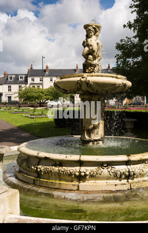 Royaume-uni, Angleterre, Norfolk, King's Lynn, les promenades du parc public, fontaine présenté en 1904 par le maire de chantier Banque D'Images