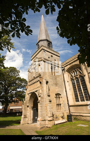 Royaume-uni, Angleterre, Norfolk, King's Lynn, chapelle St Nicolas porche sud et spire Banque D'Images