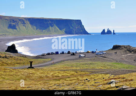 Belle plage de sable noir Dyrholaey, Islande Banque D'Images