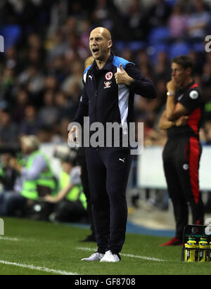 Jaap Stam gestionnaire de lecture des gestes sur la ligne de touche pendant le match amical au stade Madejski, lecture. ASSOCIATION DE PRESSE Photo. Photo date : vendredi 29 juillet 2016. Histoire voir l'activité de lecture de soccer. Crédit photo doit se lire : Simon Cooper/PA Wire. Utilisez uniquement rédactionnel aucune utilisation non autorisée avec l'audio, vidéo, données, listes de luminaire, club ou la Ligue de logos ou services 'live'. En ligne De-match utilisation limitée à 75 images, aucune émulation. Aucune utilisation de pari, de jeux ou d'un club ou la ligue/dvd publications. Banque D'Images