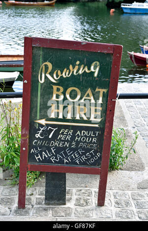 Bateau à rames de voitures signe, Surrey Richmond Riverside England Angleterre UK Banque D'Images