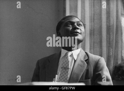 Tom Mboya, organisateur de la Conférence des peuples africains de 1958. Cette photo a été prise au cours de la conférence, décembre 1958, à Accra, Ghana. Banque D'Images