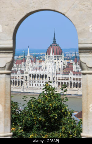 Le bâtiment du parlement hongrois (1902) le long du Danube à Budapest, Hongrie Banque D'Images
