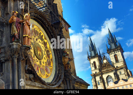 L'Orloj ou horloge astronomique de la vieille ville Hôtel de Ville, à la place de la Vieille Ville à Prague, République Tchèque Banque D'Images