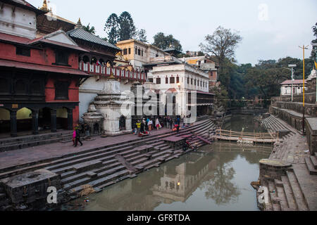 Le Népal, Katmandou, funérailles, crémation Pashupatinath Banque D'Images