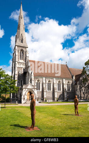 Copenhague, Danemark - 20 juillet 2015 : Longeline trimestre, sculptures modernes sur la pelouse de l'église St.Alban Banque D'Images