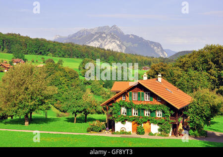 Chalet suisse dans les Alpes Bernoises Banque D'Images