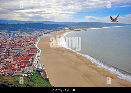 Nazare. Belle ville à l'océan Pacifique au Portugal Banque D'Images