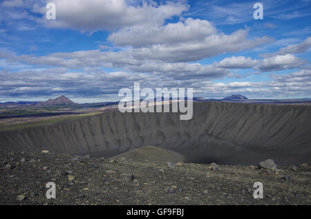 Cratère Hverfjall près du lac Myvatn en Islande, l'un des plus grands cratères volcaniques dans le monde avec un diamètre de près de Banque D'Images