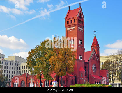 MINSK, BELARUS - Octobre 4 : Vue de l'église catholique romaine à Minsk le 4 octobre 2014. Minsk est la capitale et la plus grande ci Banque D'Images