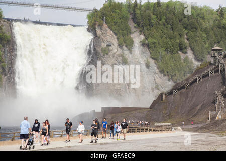 Les chutes de Montmorency, 84 mètres (275 pieds) de haut, sont les plus élevés de la province de Québec et 30 m (98 pi) de plus que celles du Niagara F Banque D'Images