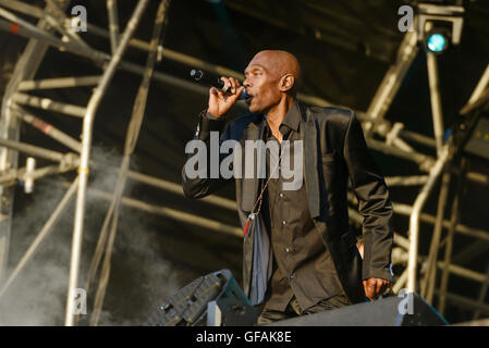 Bolesworth Carfest, Nord, Cheshire, Royaume-Uni. 29 juillet 2016. Faithless effectuer sur la scène principale. L'événement est l'invention de Chris Evans et dispose de 3 jours de voitures, de la musique et de divertissement avec des profits en dons à l'organisme Les enfants dans le besoin. Andrew Paterson/Alamy Live News Banque D'Images