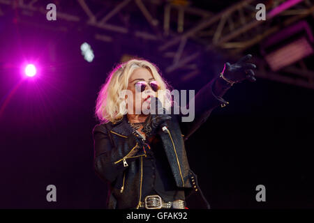 Bolesworth Carfest, Nord, Cheshire, Royaume-Uni. 29 juillet 2016. Kim Wilde effectuer sur la scène principale. L'événement est l'invention de Chris Evans et dispose de 3 jours de voitures, de la musique et de divertissement avec des profits en dons à l'organisme Les enfants dans le besoin. Andrew Paterson/Alamy Live News Banque D'Images