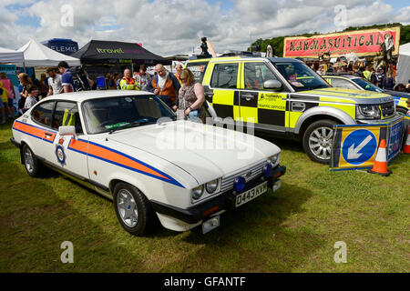 Bolesworth Carfest, Nord, Cheshire, Royaume-Uni. 30 juillet 2016. Les anciens et les nouveaux véhicules de police sur l'écran. L'événement est l'invention de Chris Evans et dispose de 3 jours de voitures, de la musique et de divertissement avec des profits en dons à l'organisme Les enfants dans le besoin. Andrew Paterson/Alamy Live News Banque D'Images