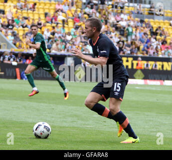 Stadion Dresden, Dresde, Allemagne. 30 juillet, 2016. Football Coupe de Dresde. Du vrai Bettis contre Everton. Tom Cleverley porte le ballon vers l'avant : Action Crédit Plus Sport/Alamy Live News Banque D'Images