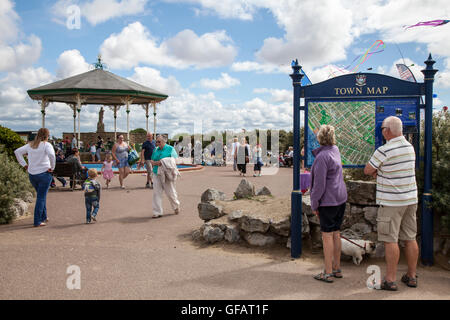 Lytham St Annes, près de Blackpool, Royaume-Uni. 30 juillet, 2016. Le festival annuel de la mer Ciel Art. Le festival a présenté une seule ligne cerfs-volants de toutes formes et tailles, y compris un 30 mètres de long, pieuvre gonflable flying cows, dalek, dragons et même des hippopotames, plus 2-line et 4-line sur roues. Credit : MediaWordlmages/Alamy Live News Banque D'Images