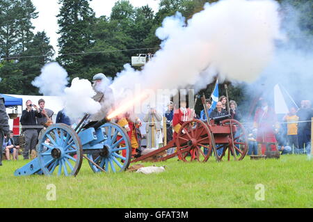 30 juillet 2016, Killiecrankie, Perthshire, Écosse, Royaume-Uni. Les soldats Killiecrankie mis sur une journée d'expositions et reconstitutions de la bataille de Killiecrankie, qui a eu lieu le 27 juillet 1689. &Copier ; Cameron Cormack Banque D'Images