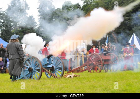 30 juillet 2016, Killiecrankie, Perthshire, Écosse, Royaume-Uni. Les soldats Killiecrankie mis sur une journée d'expositions et reconstitutions de la bataille de Killiecrankie, qui a eu lieu le 27 juillet 1689. &Copier ; Cameron Cormack Banque D'Images