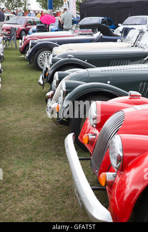 Towcester Silverstone,UK,,30 Juillet 2016,une rangée de Morgan bonnets à Silverstone Classic 201 Crédit : Keith Larby/Alamy Live News Banque D'Images