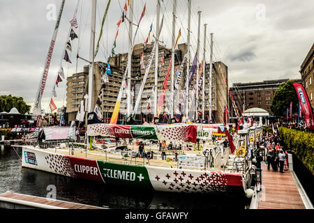 Londres, Royaume-Uni. 30 juillet, 2016. Et l'équipage des bateaux prenant part à la biennale Clipper Round the World yacht race retour à St Kather Banque D'Images