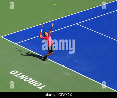 Toronto, Canada. 30 juillet, 2016. Stan Wawrinka de Suisse sert contre Kei Nishikori du Japon au cours de leur match de demi-finale du simple messieurs à la Coupe Rogers 2016 à Toronto, Canada, le 30 juillet 2016. Stan Wawrinka a perdu 0-2. Credit : Zou Zheng/Xinhua/Alamy Live News Banque D'Images