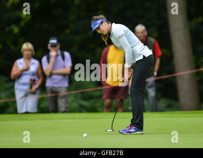 Golf de Woburn, Milton Keynes, UK. 31 juillet, 2016. Ricoh Womens Open de Golf, épreuve finale. Sandra Gal (Allemagne) putts sur le 2e. Credit : Action Plus Sport/Alamy Live News Banque D'Images