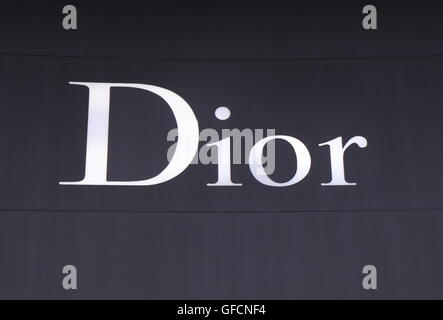 Logo Dior, une société française qui détient la haute-couture et détaillant de vêtements producteur Christian Dior Couture a été lancé en 1946. Banque D'Images