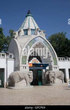 Entrée au zoo de Budapest Banque D'Images